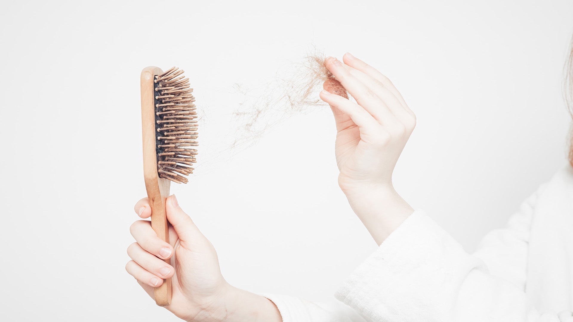 Häufige Ursachen für Haarausfall bei Frauen