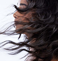 kollektion beauty für haut haare und nägel frau haare fliegen gepflegt ins gesicht